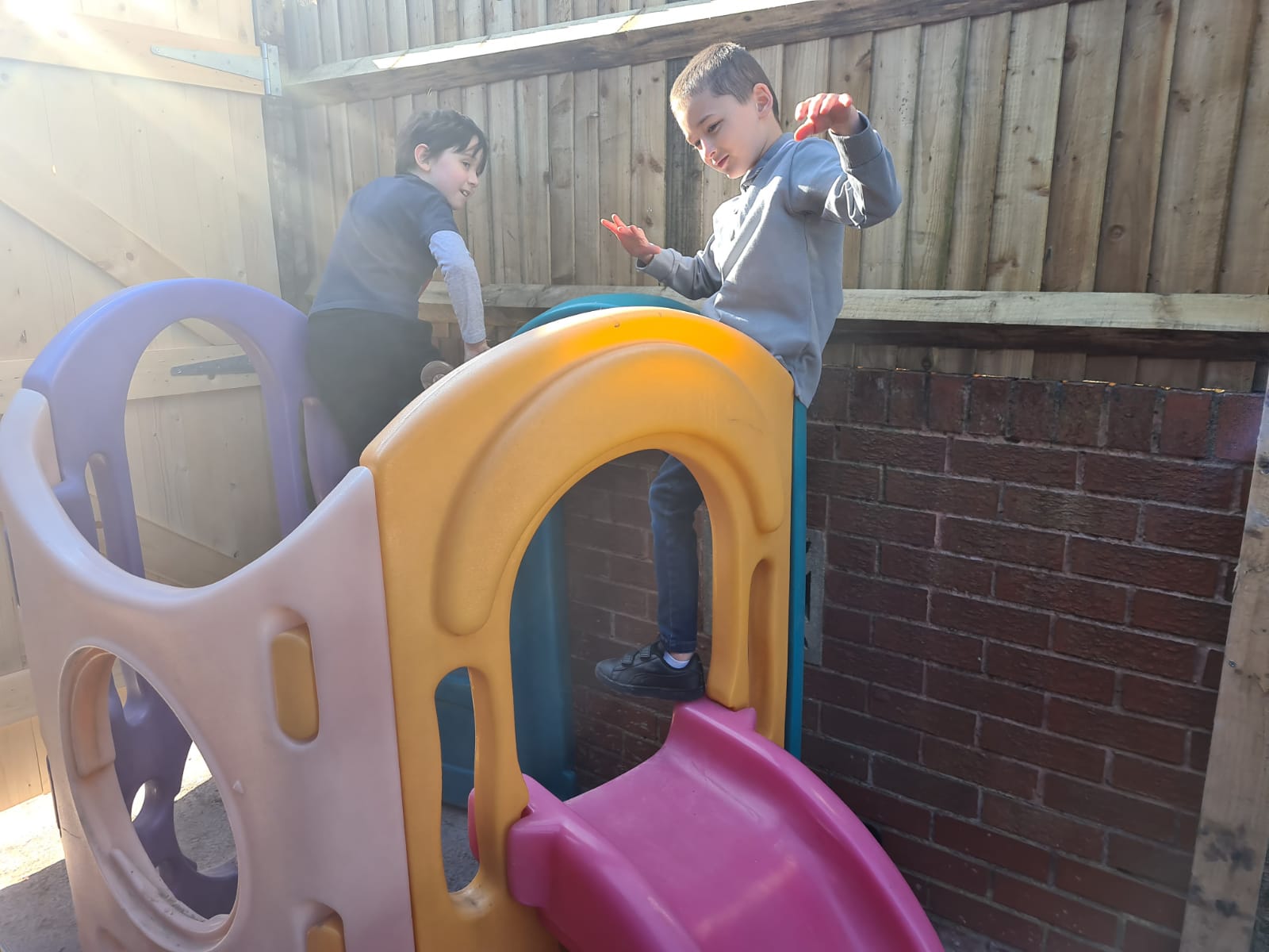 b2efab0f-34f7-4455-a9f8-ff4370fb7d5a